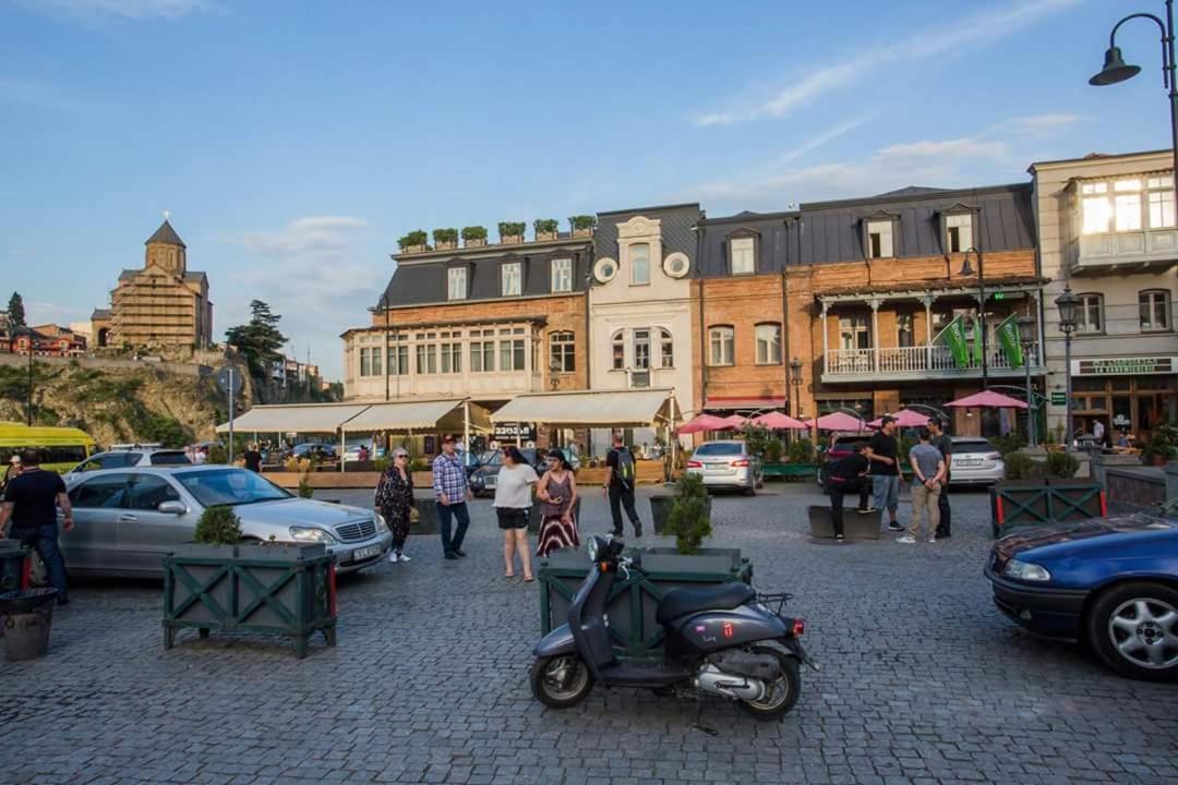 Hotel Elesa Tbilisi Buitenkant foto